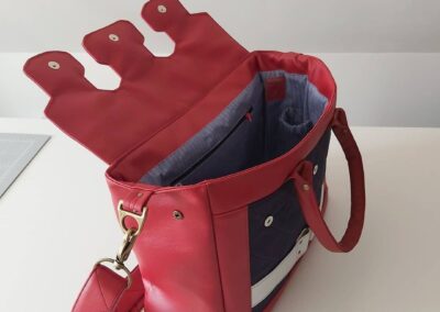 Handtasche Kunstleder blau rot