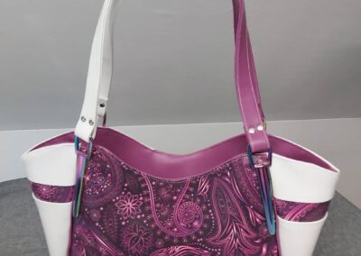 Handtasche lila weiß
